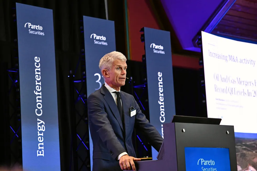Til tross for overvekt av representanter fra olje, gass og shipping i salen, brukte administrerende direktør Cristian Jomaas mesteparten av tiden på å snakke om fornybar energi.