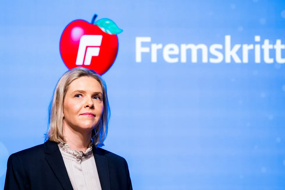 Sylvi Listhaug peker på søsterpartienes vei for Frp
