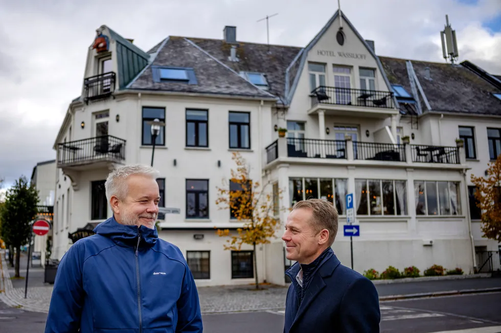 Her på Hotel Wassilioff i Stavern ble grunnlaget for hotellkjeden Unike hoteller lagt. Netthandelsgründer Eric Sandtrø (til venstre) og Morten Christensen er de to store aksjonærene i morselskapet, som nå er en DN Gaselle.