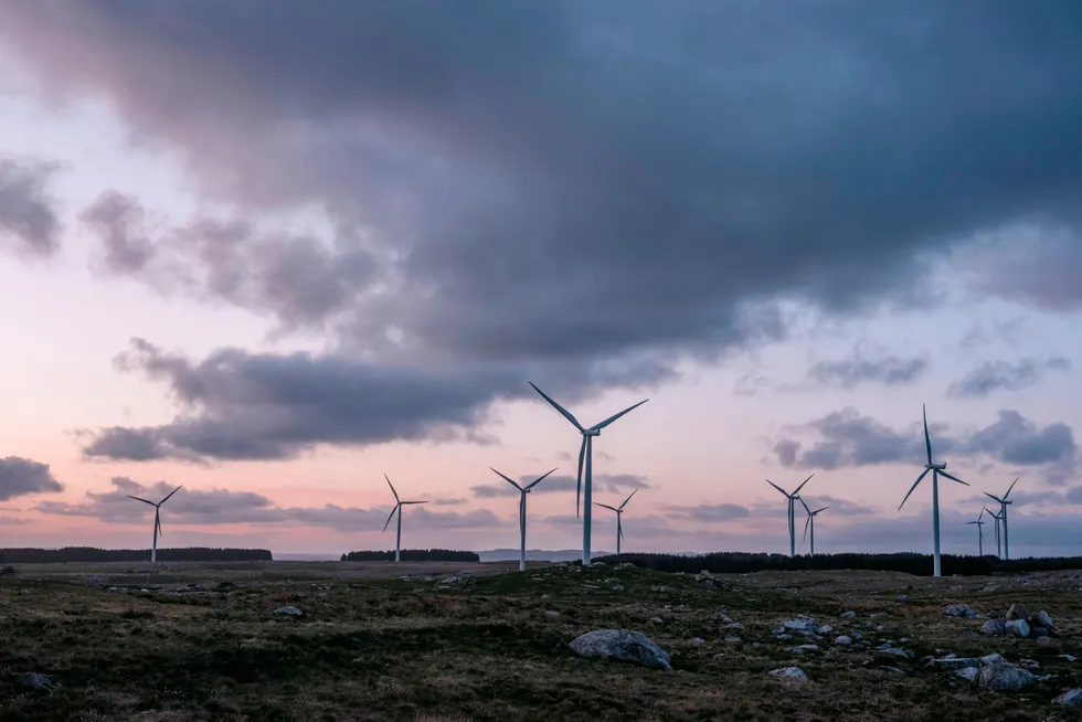 Det er uklart akkurat hvordan regjeringen ser for seg at vindkraftens virkninger for miljø og landskap skal vektlegges sterkere, skriver Lars H. Gulbrandsen. Her fra Høg-Jæren vindpark.