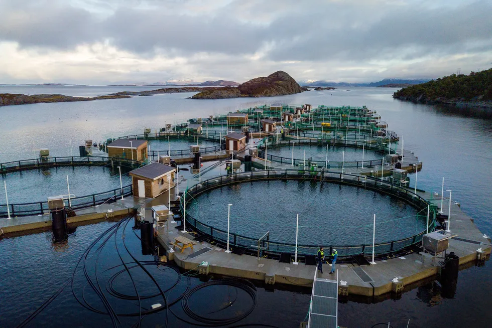 Dagens system gjør det umulig å ta i bruk lukket teknologi i fjordene, skriver Eide.