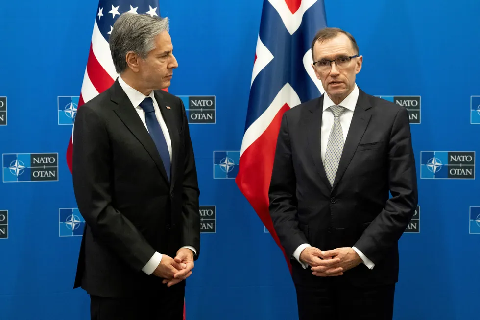 Norge forsøker, sammen med USA, og finne en løsning slik at Palestinske selvstyremyndigheter (PA) får utbetalt skatte- og avgiftsinntekter som Israel har holdt tilbake siden krigen startet på Gaza. Her er USAs utenriksminister, Antony Blinken (til venstre), og Norges utenriksminister Espen Barth Eide.