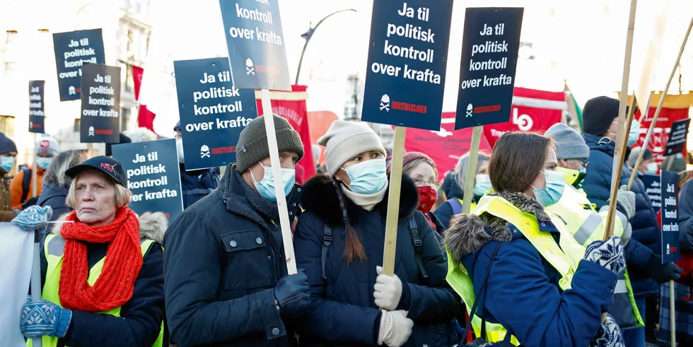 Hittil i år har det vært flere demonstrasjoner i flere byer mot de høye strømprisene. Bildet er fra demonstrasjonen foran Stortinget 20. januar.