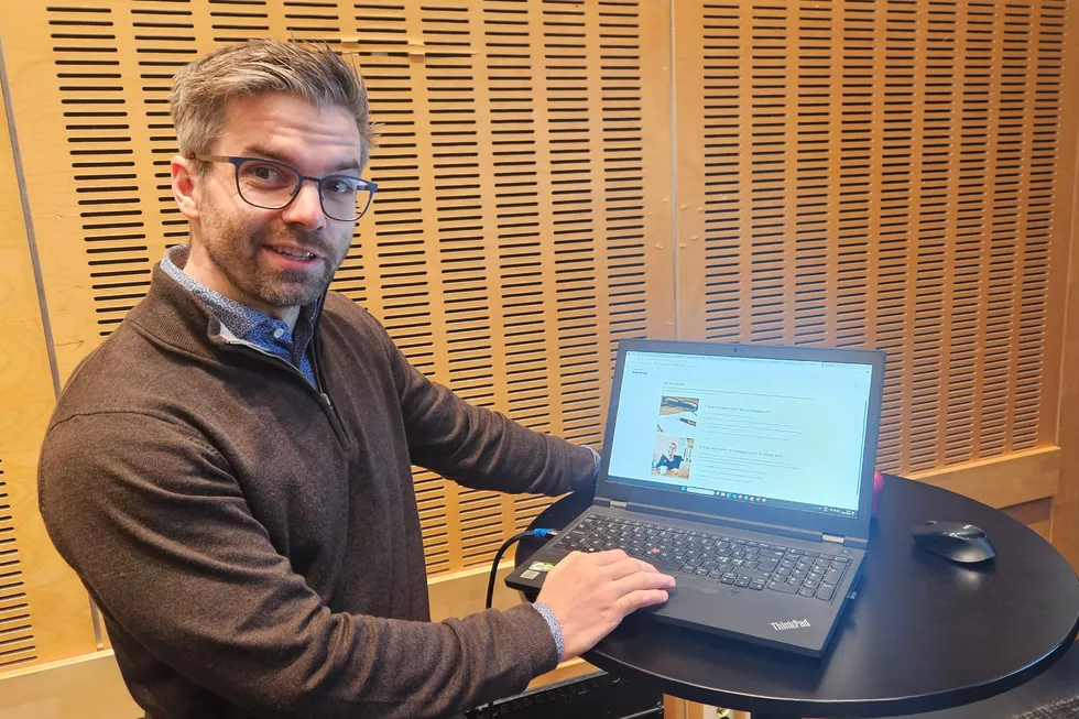 Thom Roger Pedersen, sivilingeniør innen nettplanlegging i Elmea, viser gjerne fram Elmeas nye selvbetjente løsning for enkle nettilknytninger.