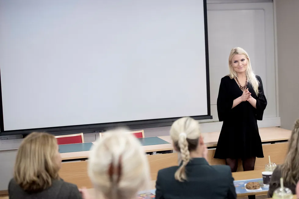 Isabelle Ringnes holder foredrag på Festningen. Foto: Elin Høyland