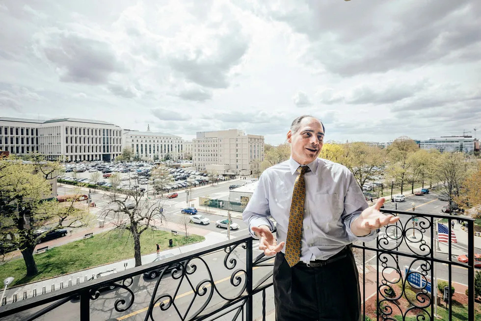 Historieprofessor James Carafano var i Trumps overgangsteam og gir fortsatt råd til Det hvite hus om utenriks- og sikkerhetspolitikk. Han tror sinnet mot president Donald J. Trump vil legge seg. Foto: Johannes Worsøe Berg