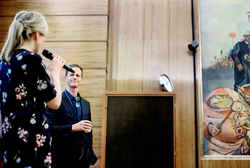 Professor Halvor Mehlum og finanspolitisk talsperson Marianne Marthinsen (Ap) snakket om økende ulikhet under Arbeiderpartiets nyttårsseminar på Håndverkeren i Oslo. Foto: Ida von Hanno Bast
