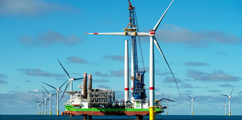 Å overta HMS-regelverket fra petroleumsindustrien kan få konsekvenser for havvindutbyggingen frykter NHO, Fornybar Norge, Offshore Norge og Norsk industri.