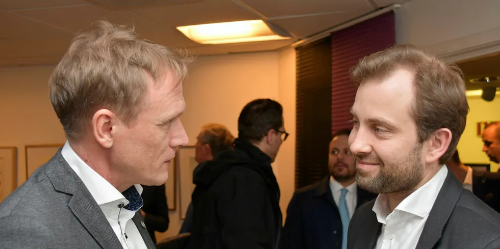 Konsernsjef i Fjordkraft, Rolf Barmen (tv), og aksjeanalytiker Øyvind Mossige i Sparebank1 Markets, kan registrere enn stor interesse og mer enn dobling av aksjekursen for Fjordkraft siste året.