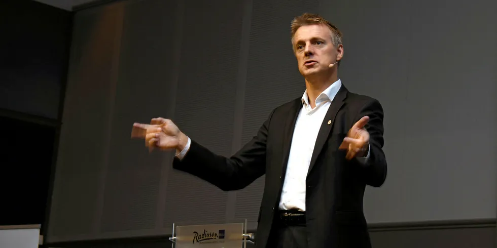 NVE-sjef Kjetil Lund mener strømavtaler der kundene betaler en fast sum i måneden er komplekse. I tillegg mener RME at avtalene ikke er i henhold til regelverket for fakturering av strøm.