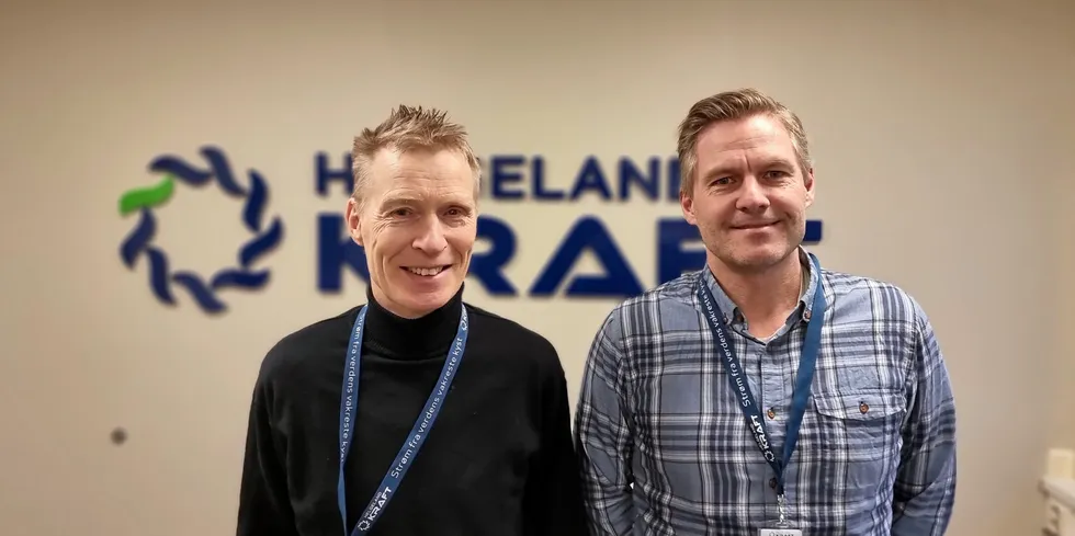 Konsernsjef Eivind Mikalsen (til v) og økonomidirektør Frode Kristensen i Helgeland Kraft.