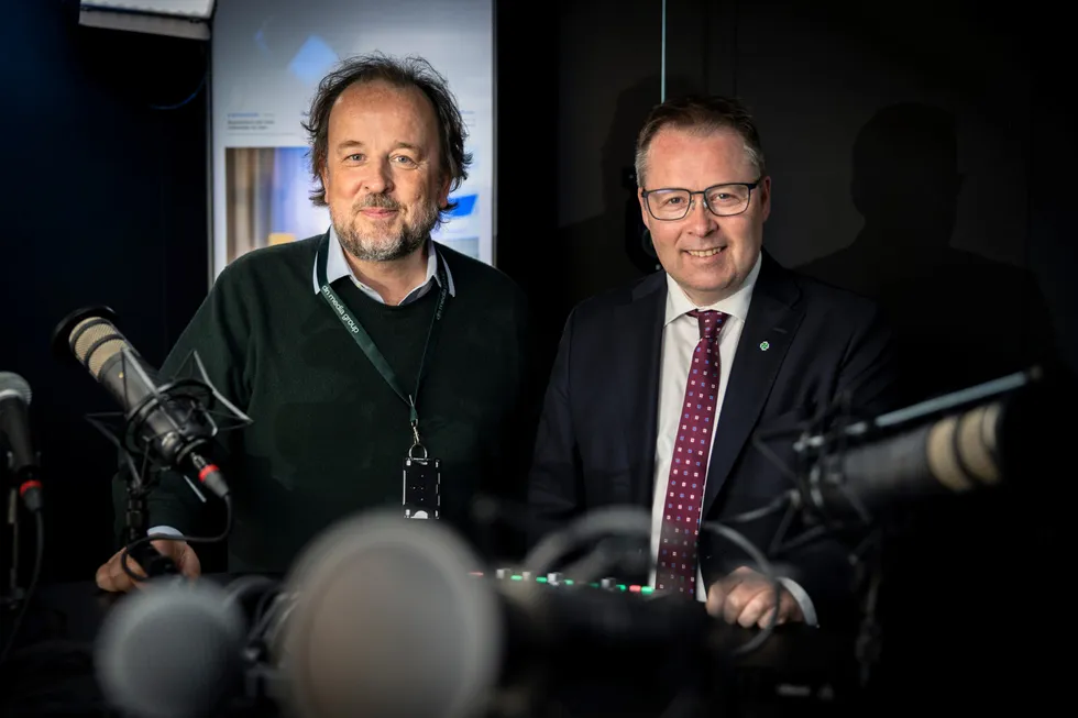 Politisk redaktør Frithjof Jacobsen intervjuer forsvarsminister Bjørn Arild Gram i Den politiske situasjonen.