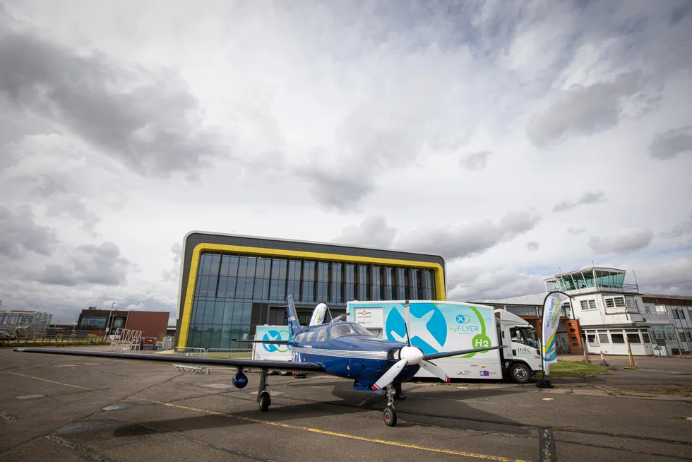 Zeroavia har som ambisjon å ha et hydrogenfly med 19 seter klart i 2023, skriver artikkelforfatterne.