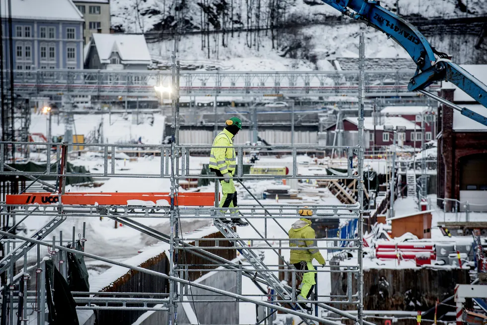 Vi bør forvente at innvandring fra lavinntektsland og Øst-Europa er dårlig for dem fra lav klasse, siden de får økt konkurranse om jobbene, men bra for resten. Innvandring fra høyinntektsland virker motsatt.