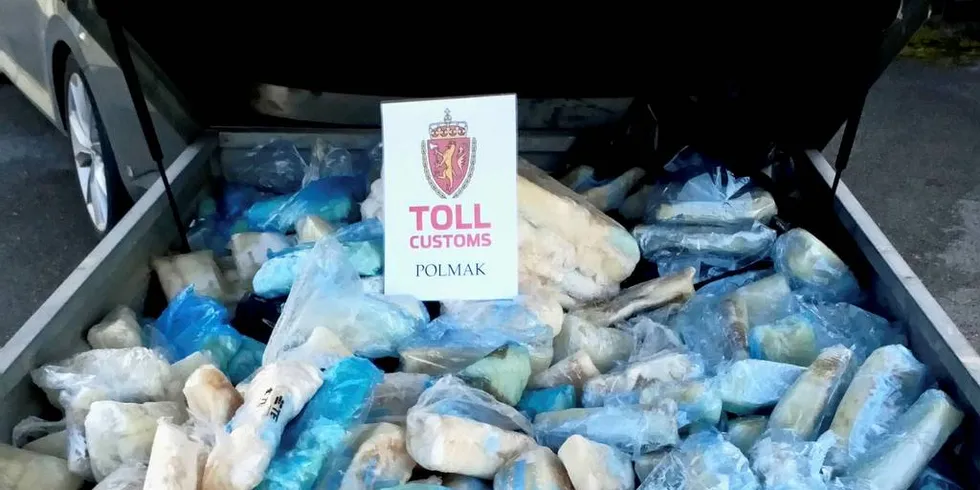 338 REN TORSKEFILET: Tollerne stoppet i slutten av mai tre tsjekkere ved tollstasjoneen i Karigasinemi. 338 kilo torskefilet ble destruert.Foto: Tollregion Nord-Norge