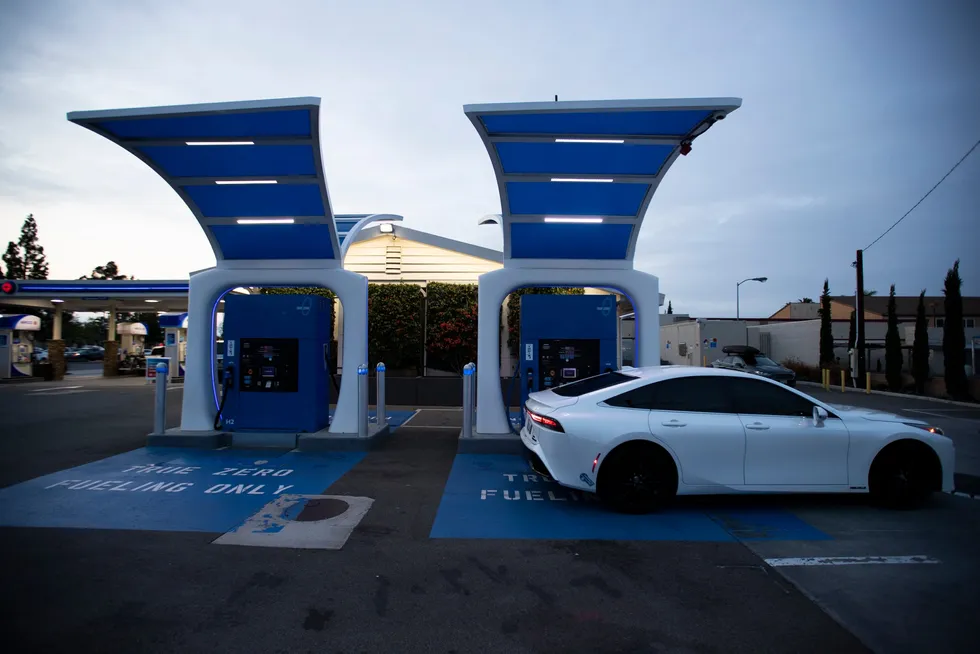 A Toyota Mirai leaving a TrueZero hydrogen filling station in California