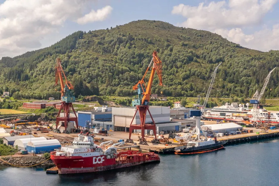 Langset KMC er lokalisert i Ulsteinvik på Kleven Verft.