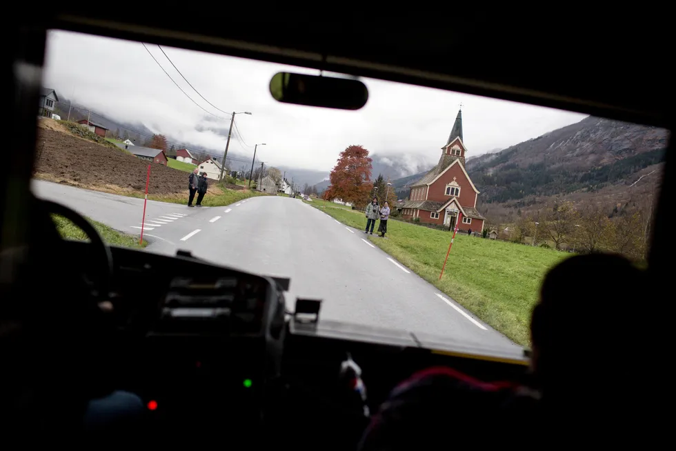 Disse omgåelsene av norske bestemmelser gir kostnadsmessige fortrinn og muligheter for å utkonkurrere norske aktører, skriver artikkelforfatterne.