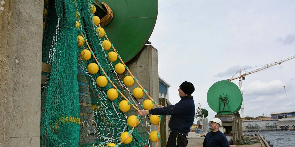 Den nye trålen er utviklet hos Åkrehamn Trålbøteri. Her er den på vei til lagring før den festes på M/S Fiskebank.Foto: Bjørnar Isaksen