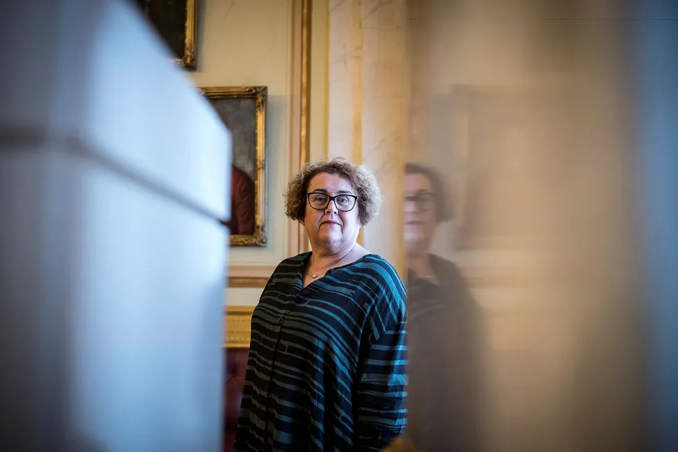 Pelsdyrnæringen bør avvikles, men landbruksminister Olaug Bollestad bruker for mye penger på det.