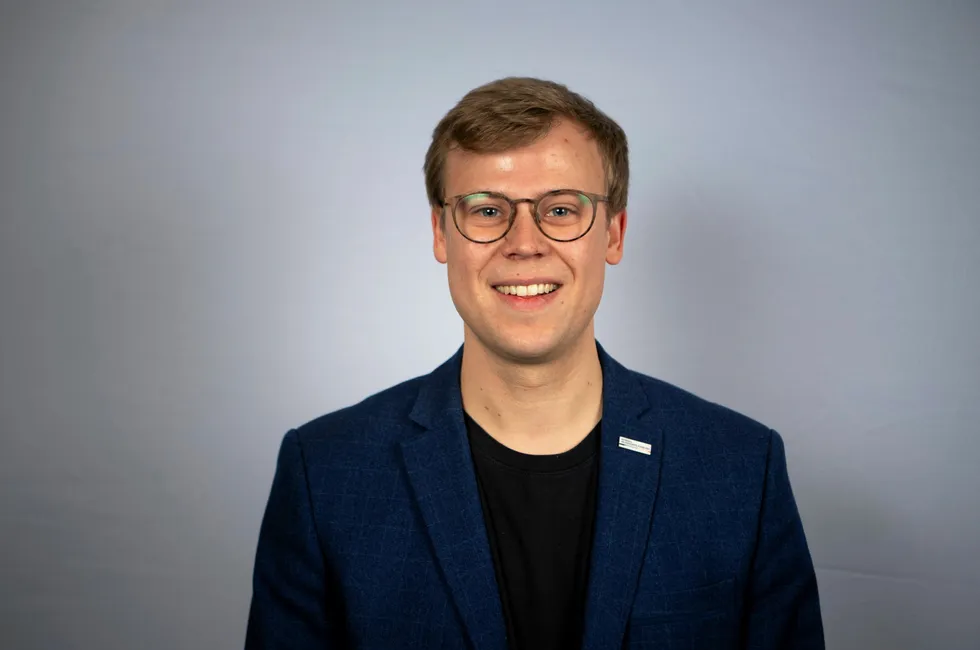 – Jeg håper jeg kan lære mye av henne, og at jeg også kan hjelpe henne med å prioritere, og få med mine perspektiver på ting, sier Sindre Sættem.