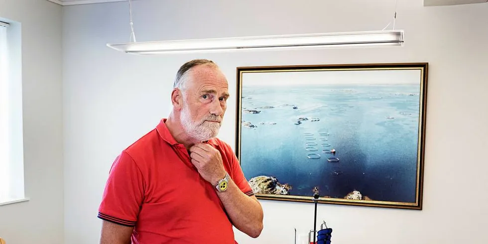 NEI TIL SLAKTEBÅTER: Leder i NFKK, Ole Haugen, mener at slaktebåter for laks er svært dårlig nytt for kysten. Slike fartøyer vil føre til nedleggelse av lakseslakterier. Det vil ramme sysselsettingen i kystkommunene hardt, mener han.Foto: Per Thrana