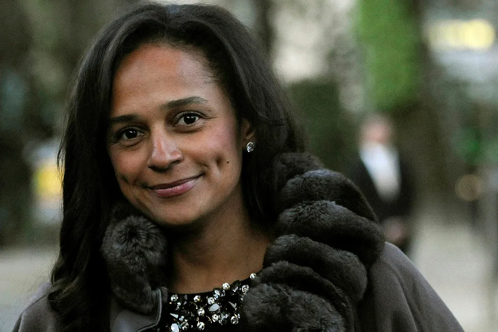 Faren og eksdiktatoren Eduardo dos Santos fra Angola gjorde datteren Isabel dos Santos til Afrikas rikeste kvinne. Nå er alle hennes midler i hjemlandet frosset.