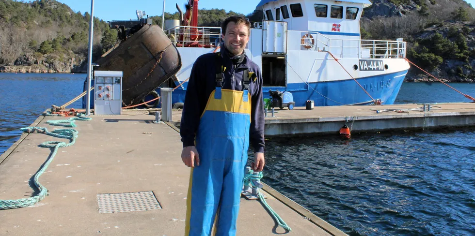 – Vi må vurdere om det er bedre å ligge i land. Rekebåter overlever ikke på reker slik det er nå og går over på annet fiske, sier Christian Aanonsen på rekebåten «Rosenvoll» av Mandal.