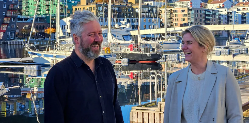 En del humper i veien til tross, det er fortsatt god stemning i havvindbransjen. Kai Stoltz, business development manager, og Karianne Kojen Andersen, innovation manager, i havteknologi-klyngen GCE Ocean Technology mener dagens offshore-bransje er godt rigget for havvind.