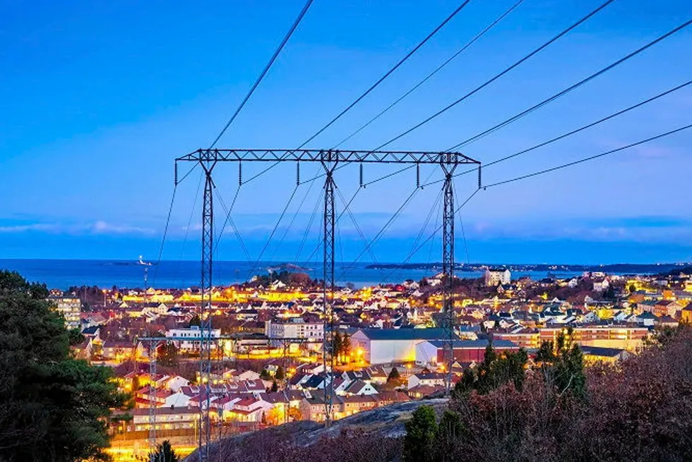 Prisene i Kristiansand og resten av NO2 blir søndag 35 øre/kWh høyere enn i resten av Sør-Norge. Så store prisforskjeller har vi aldri tidligere registrert så sent på året.