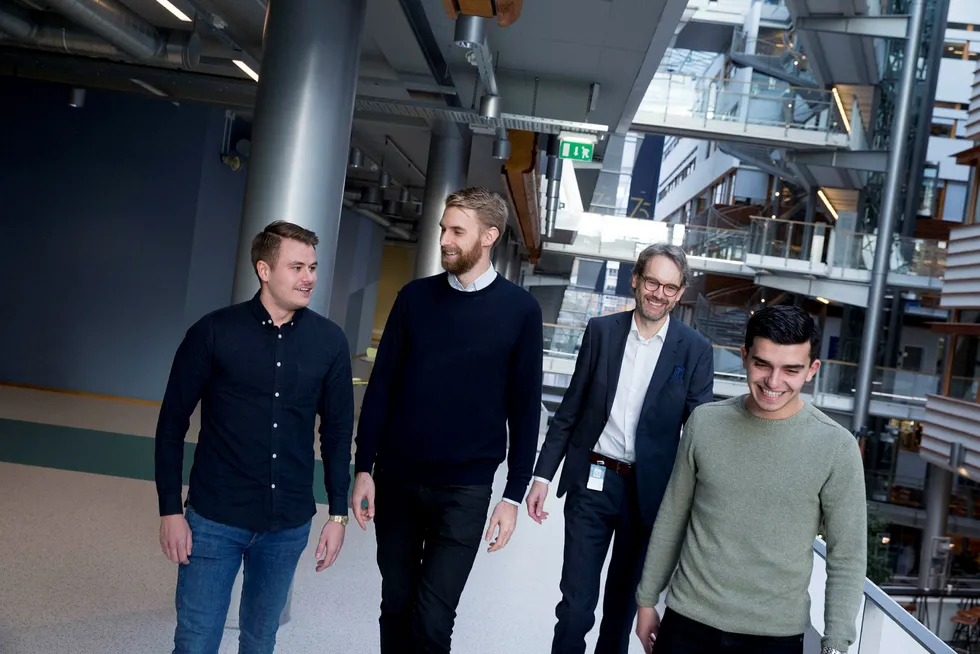 Det er mange økonomer blant landets fremste gründere og BI er godt representert ved (fra venstre) student Martin Flatset Kanck (22), daglig leder i Flexify Thorvald Thorsnes, som har satt sammen listen, Tor Haugnes ved BI og student Adriatik Håti (26).
