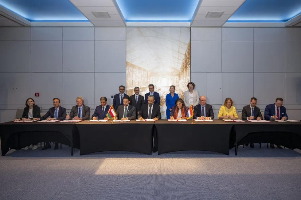 The signing ceremony of the joint development agreement for a liquid hydrogen corridor between Duqm and Amsterdam