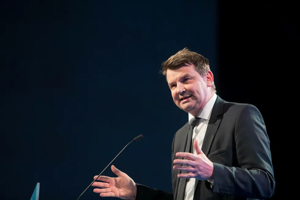 Justisminister Tor Mikkel Wara mener Vest politidistrikt har ansvaret for bemanningsmangelen i Nordhordland. Foto: Terje Bendiksby / NTB scanpix