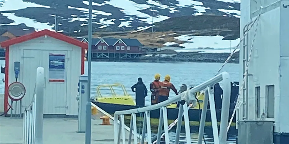 Regelverket fiskerne må forholde seg til er i dag mer komplisert og omfattende enn det noen gang har vært. Bildet viser Kystvakta på kontroll i Mehamn.