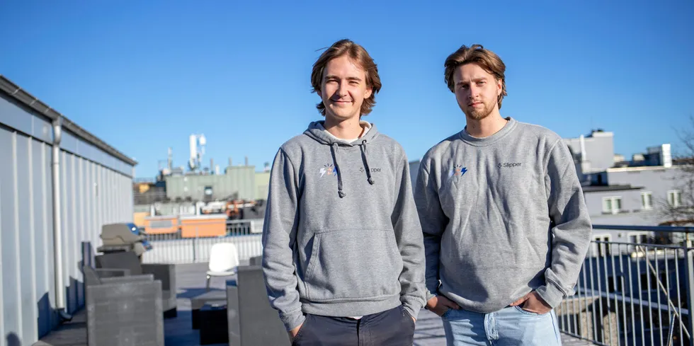 – Vi flytter kundene ditt det er matematisk mest lønnsomt, forteller Joakim Preston i Slipper (t.v.), her sammen med med-gründer Viktor Lange Lundaas.