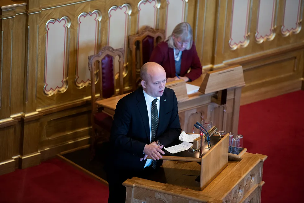 – Det første de gjør er å sentralisere enda mer, sier Trygve Slagsvold Vedum om regjeringens første budsjett etter valget der han stjal velgere fra alle.