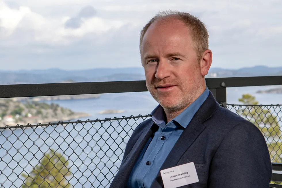 I Føie velger Audun Grynning å stå utenfor Nettalliansen for å kunne snu seg raskt. Et mål om å bygge egen kompetanse innen digitalisering og IT har veid tungt for beslutningen. Her på Distriktsenergis årskonferanse i Kragerø i 2022.