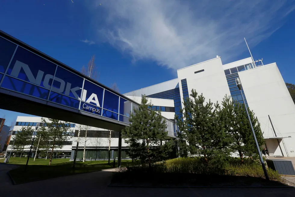 Finlands kommunikasjonsminister avviser ideen om at USA skal kjøpe majoriteten av aksjene i Nokia og Ericsson for å demme opp for Huaweis 5G-dominans.
