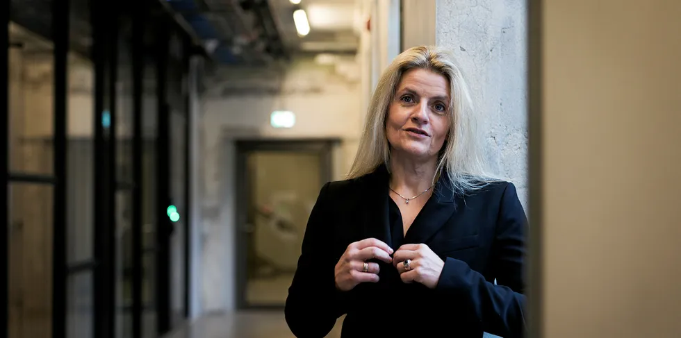 Forbrukerdirektør Inger Lise Blyverket er fornøyd med at stadig flere tilbyr varige spotavtaler. Hun påpeker likevel at det fortsatt er mange leverandører som forleder kundene til å velge de dyreste avtalene.