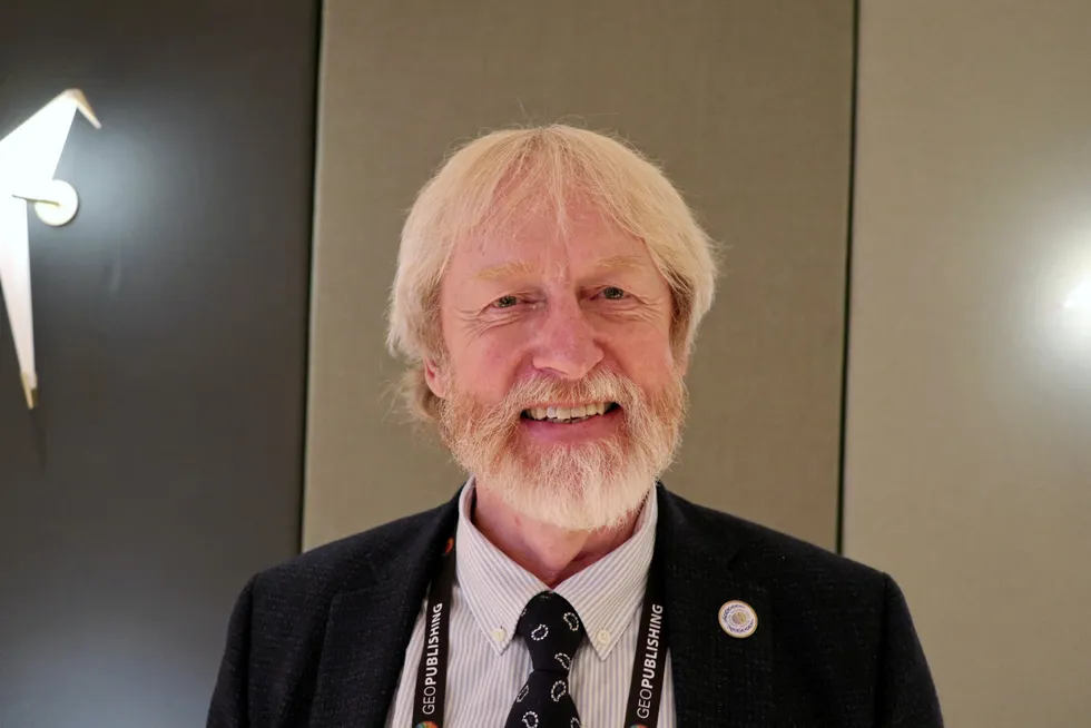 Seniorgeolog Harald Brekke i Oljedirektoratet tror vi kan høste store fordeler av olje- og gasskompetansen, når Norge skal i gang med å lete etter mineraler på havbunnen.