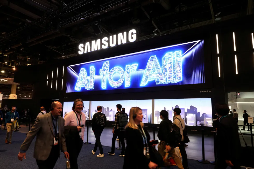 Samsung forsøker å beholde posisjonen som verdens største smarttelefonprodusent i konkurransen med Apple og kinesiske selskaper