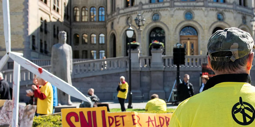 OPPRØR: Frøya kommune ble et symbol på lokalsamfunnets kamp mot vindkraft og storkapitalen, til tross for at kommunen er medeier i selskapet som bygger ut.