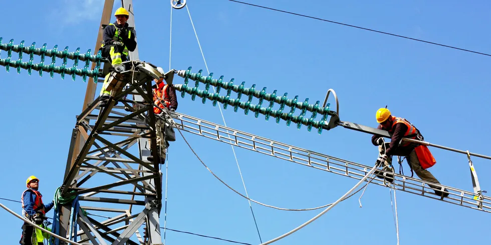 Energi Norge frykter det kan bli kostbart og krevende å imøtekomme de nye forskriftene om luftfartshindre som omsider er blitt vedtatt. Forskriften gjelder fra juli 2022, men frist for gjennomføring er satt til 2025.