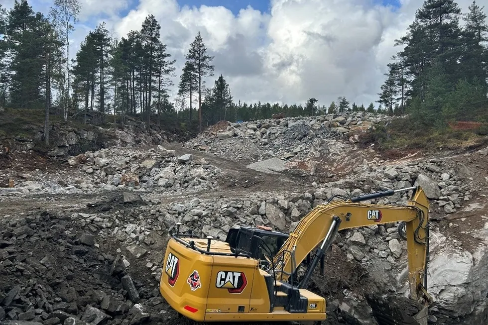 Cadre Elvekraft AS har mottatt et overtredelsesgebyr på 500.000 kroner for flere brudd på detaljplan for miljø og landskap ved bygging av Brufossen kraftverk
