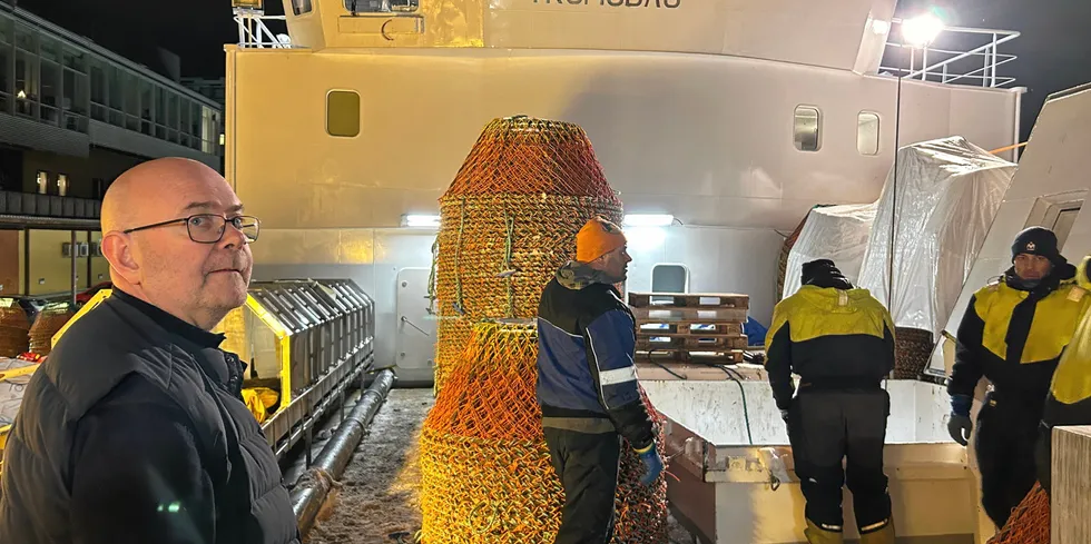 «Tromsbas» landet alene 1831 tonn rund krabbe i fjor og ligger godt an for å beholde fjorårets tittel som den «beste» snøkrabbebåten. Her er Karl Olav Pettersen, skipper på «Tromsbas» før avreise fra Tromsø romjula 2022.