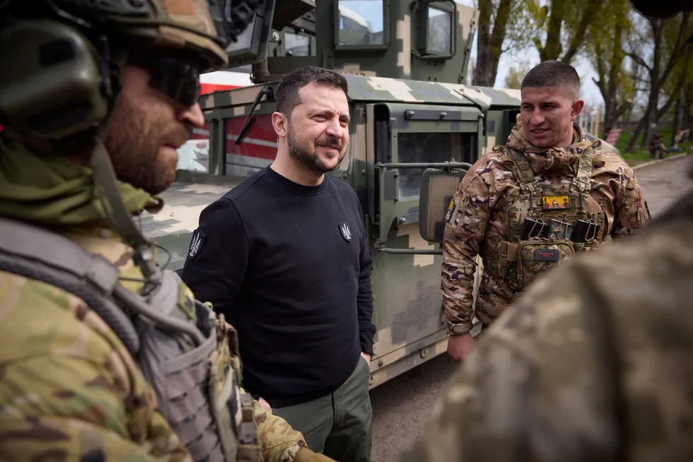 President Volodymyr Zelenskyj besøkte nylig frontlinjen i Donetsk.
