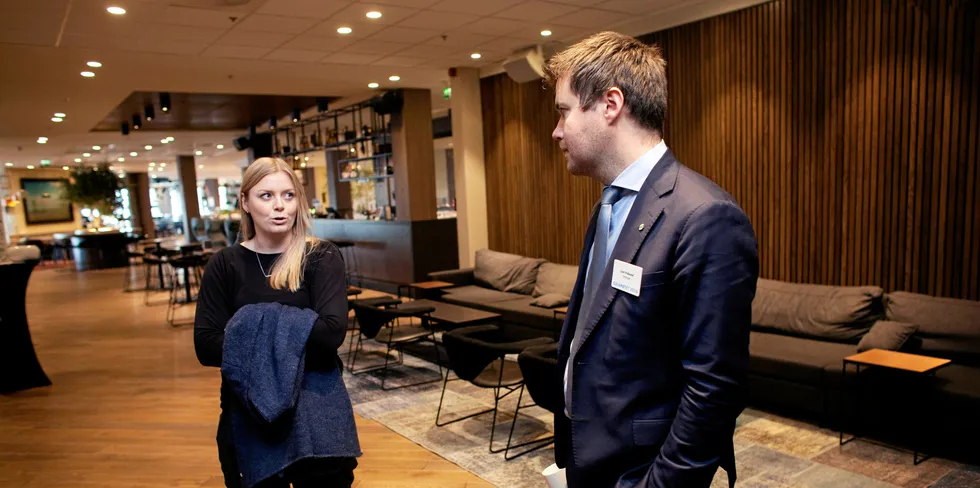Geir Pollestad i Sp lurer på om statsråd Tina Bru vil gjøre noe for å sikre lavere strømpriser, men det har hun ingen planer om.