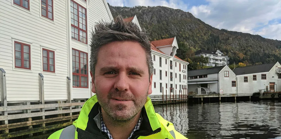 Kommunikasjonssjef i Mowi, Eivind Nævdal-Bolstad. Her ved Mowis hovedkontor ved Sandviksbodene i Bergen.