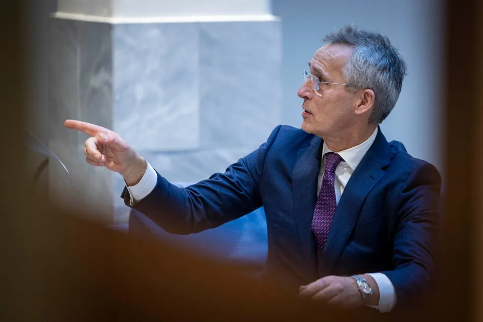 Med dagens handlingsregel kan vi ta ut 592 milliarder i 2025, ifølge skribenten. Finansminister Jens Stoltenberg (Ap).
