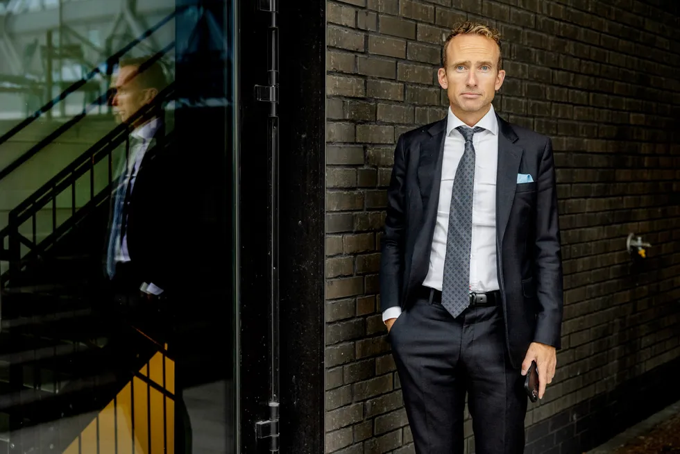 Morten E. Astrup er styreleder og investeringsdirektør i Storm Capital Management, og ser ingen grunn til å trekke pengene ut av olje og gass. – Jeg er sikker på at Nordsjøen vil vinne, sier han.